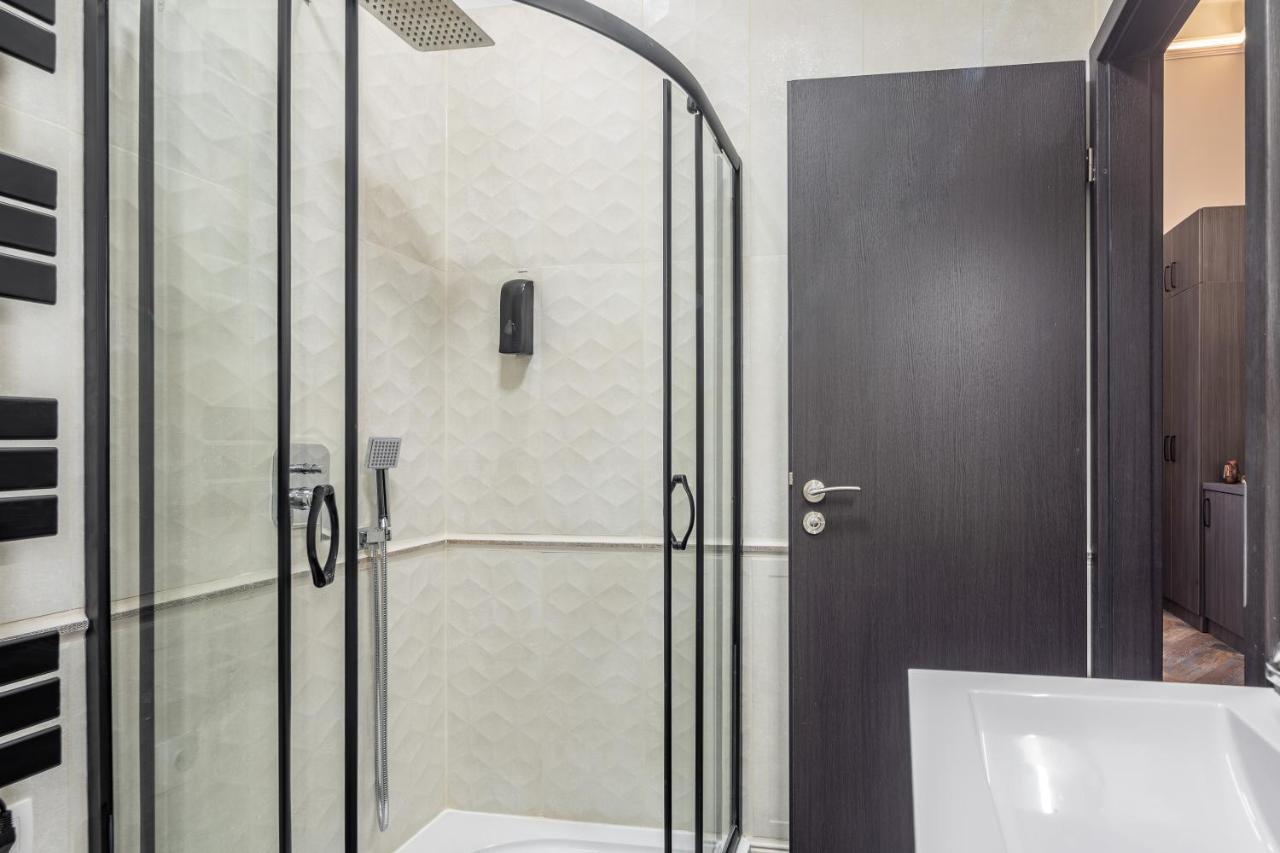 Luxurious Apartment 2Min Walk To Basilica Budapest Bagian luar foto